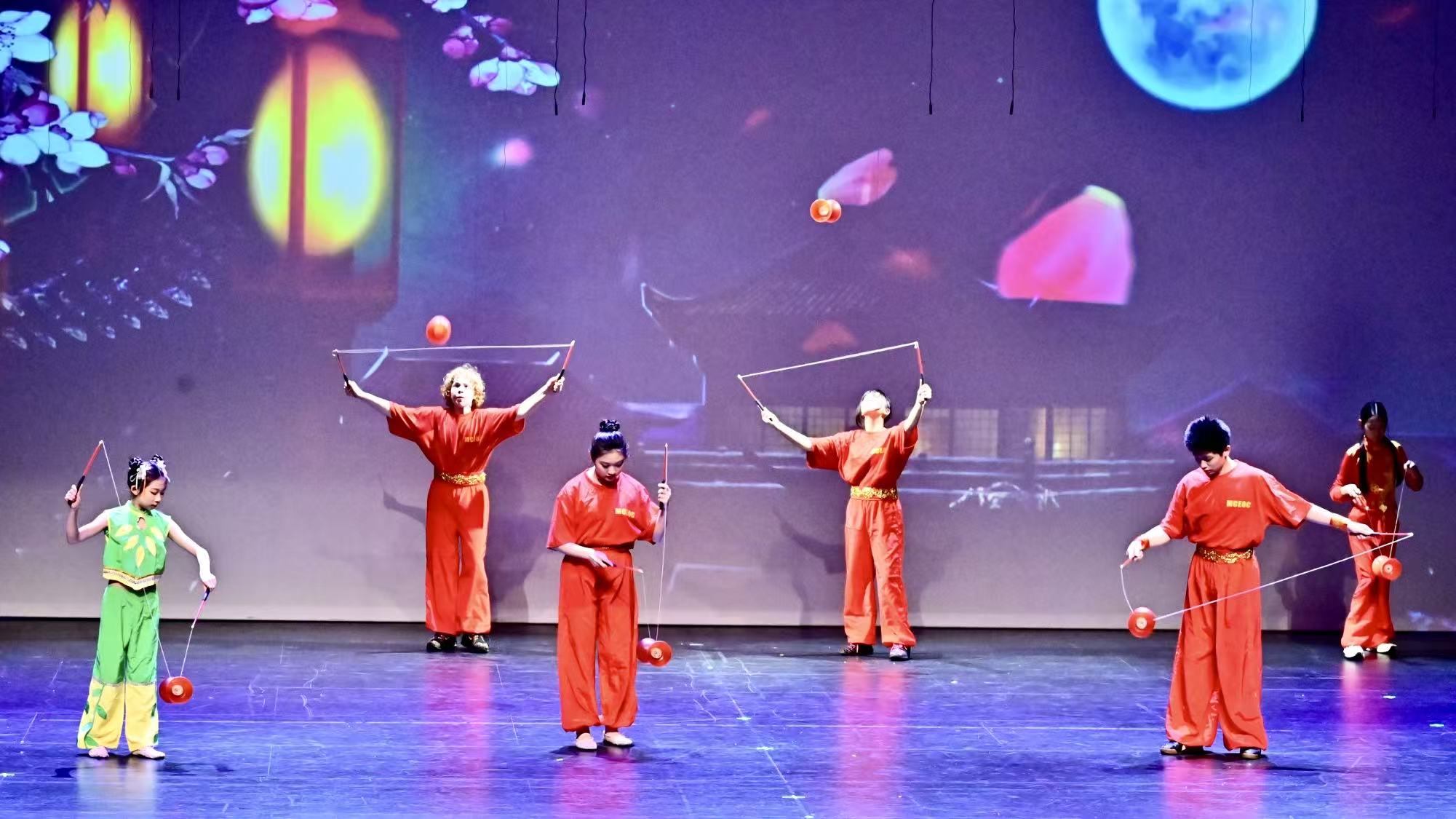 少儿空竹表演